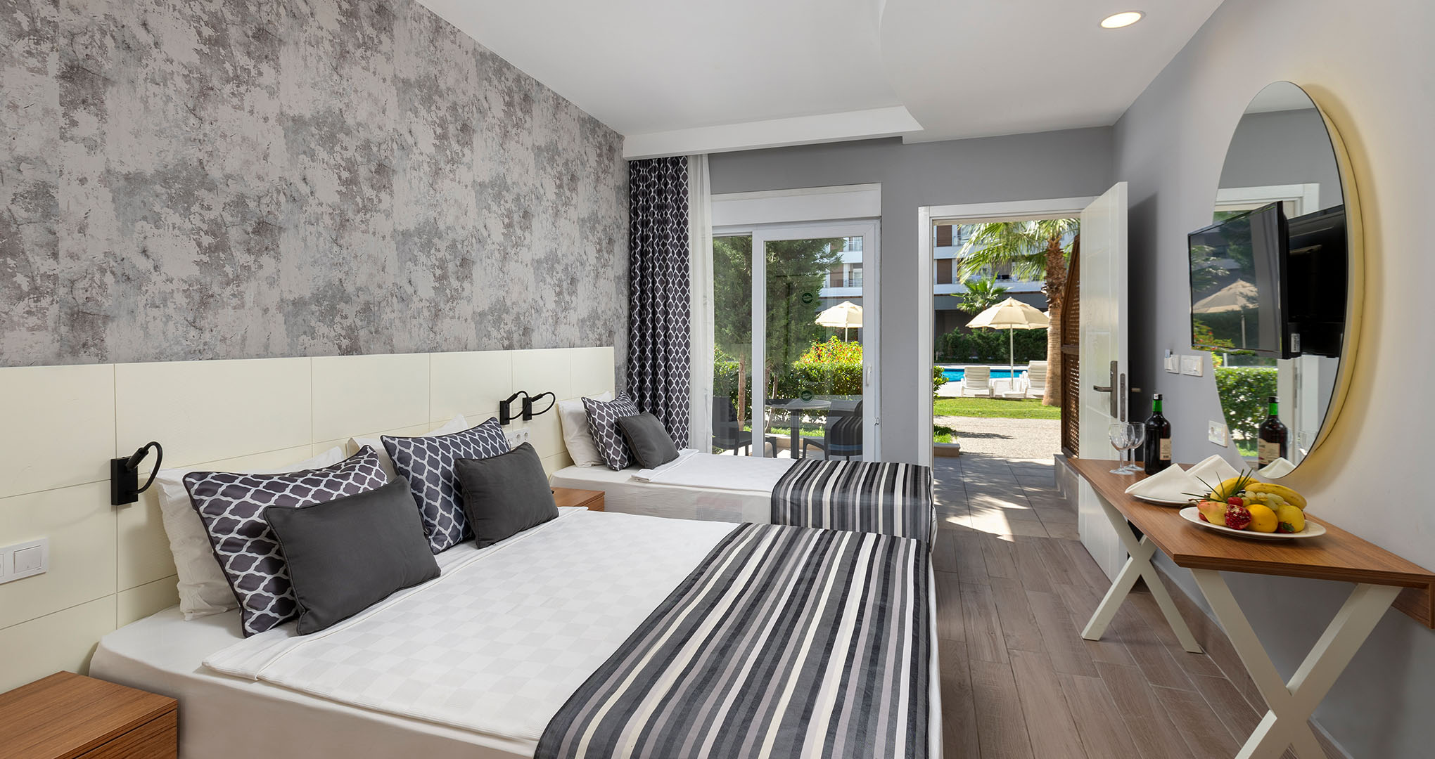 greenwood-suites-resort-konaklama-standart-pool-galeri-2.jpg